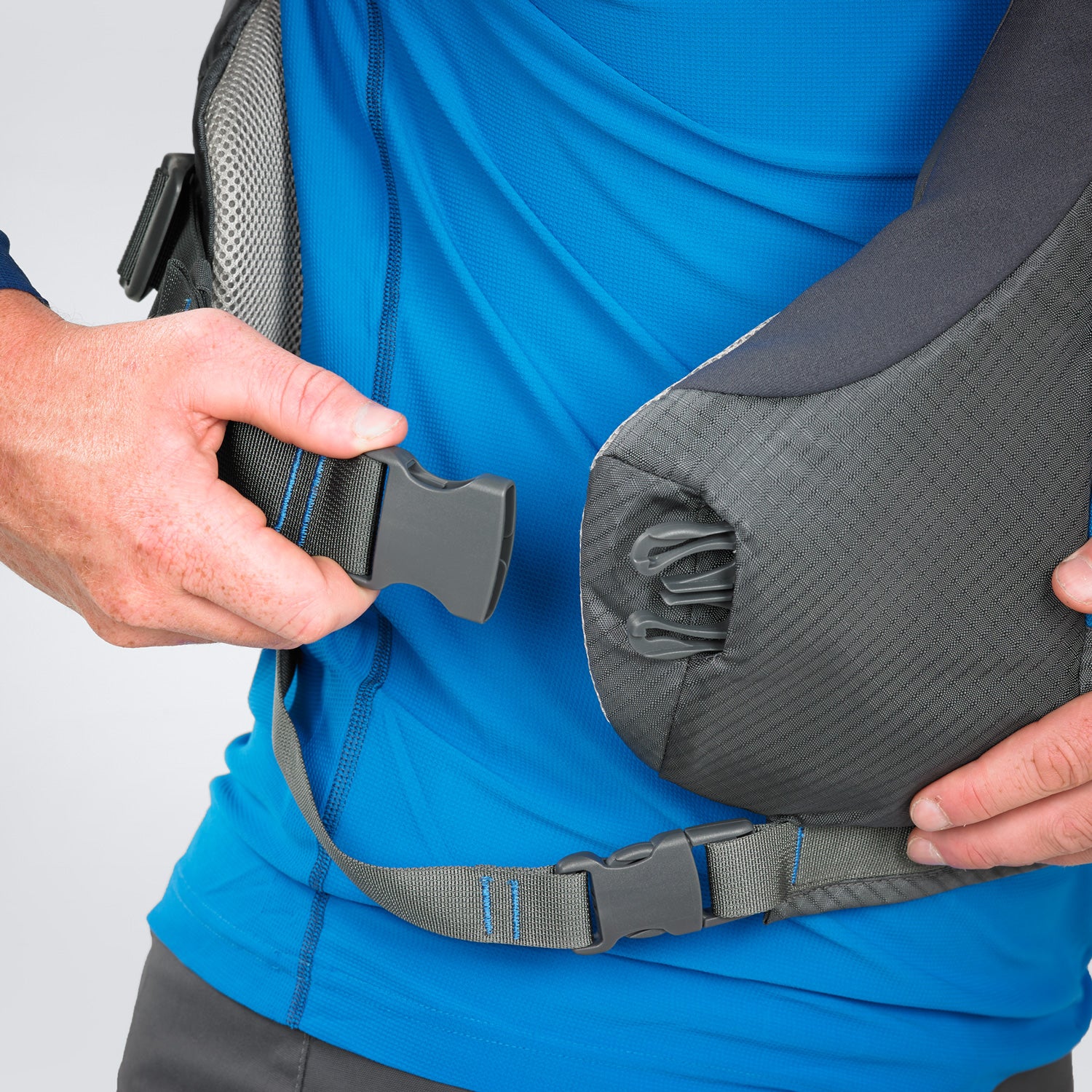 Close up view of the side buckle of the palm riff PFD