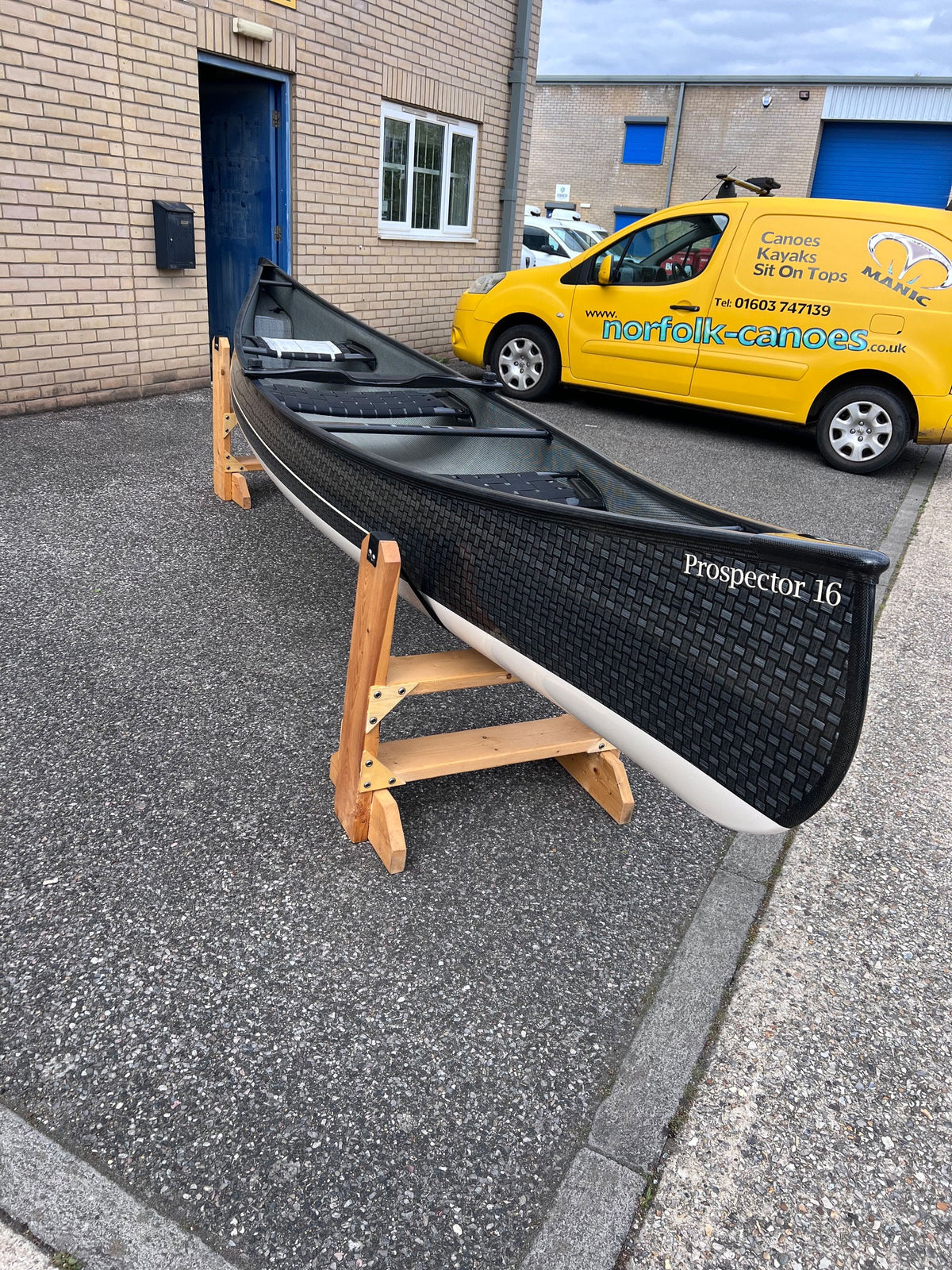 Swift Canoes Prospector 16 - Carbon Fusion - Carbon Trim