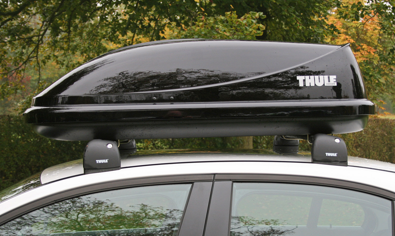 A small, compact roof box perfect for weekends away and couples holidays - the Thule Ocean 80